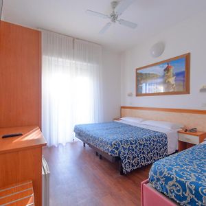 Dreibettzimmer